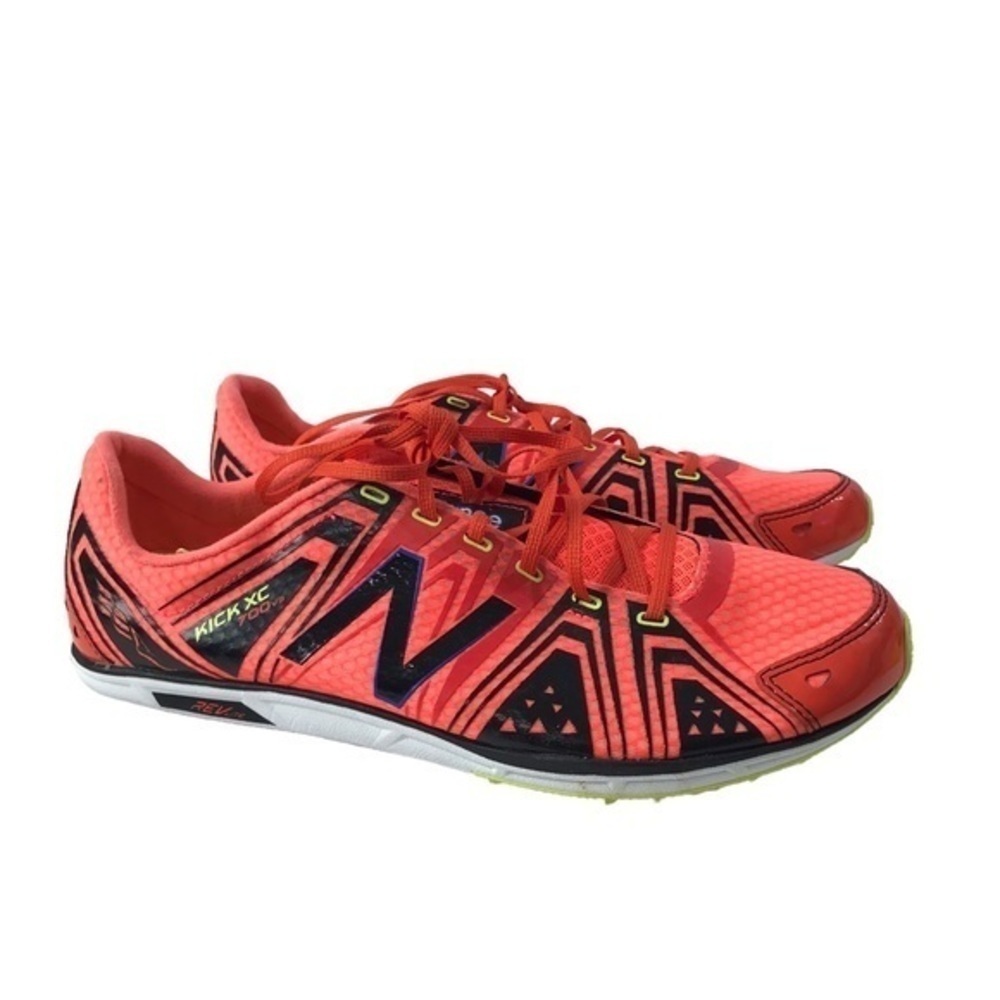 Women’s 11 New Balance Kick XC running shoe